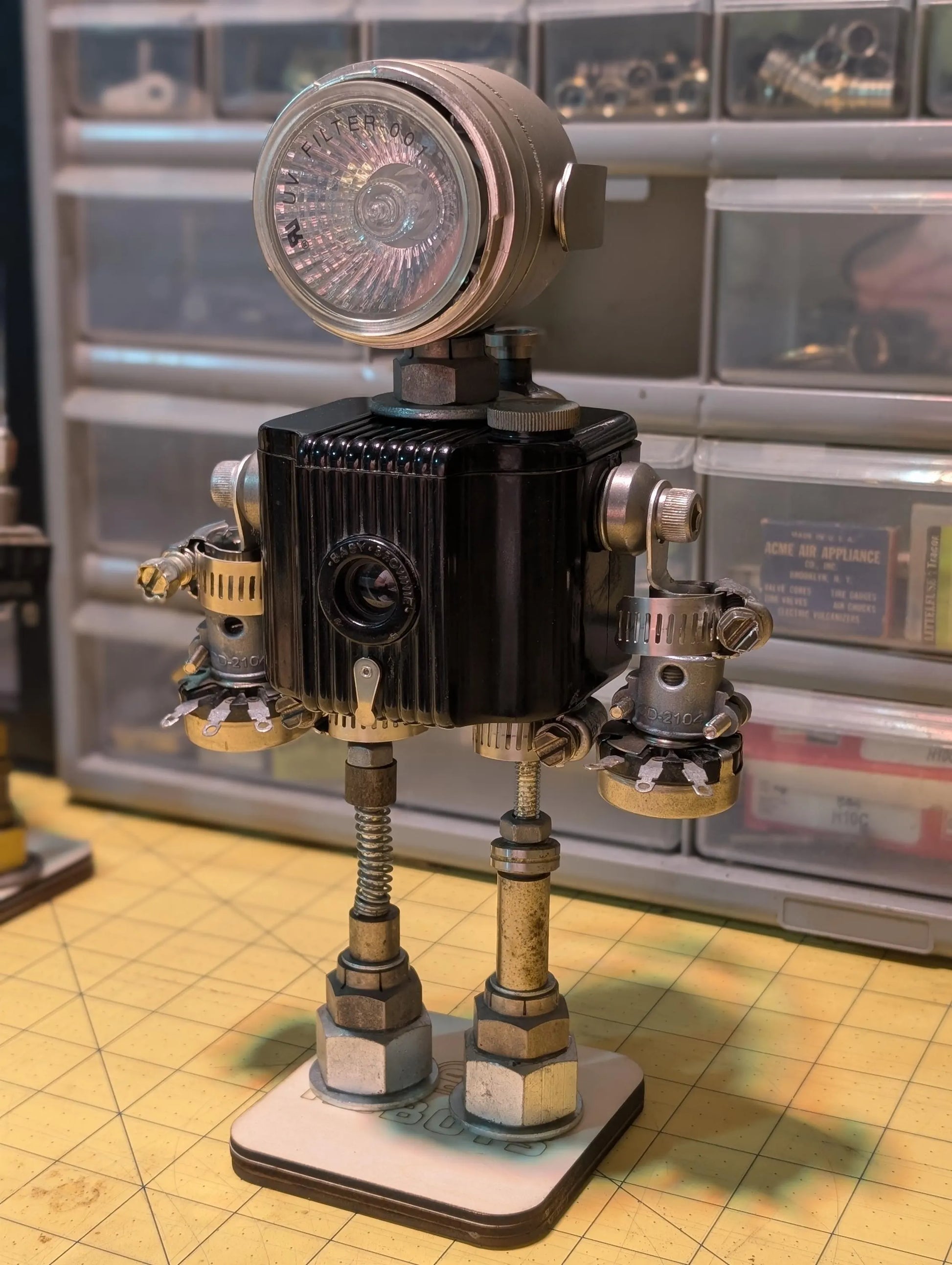 Vintage Browning Camera Robot - R3BOTS