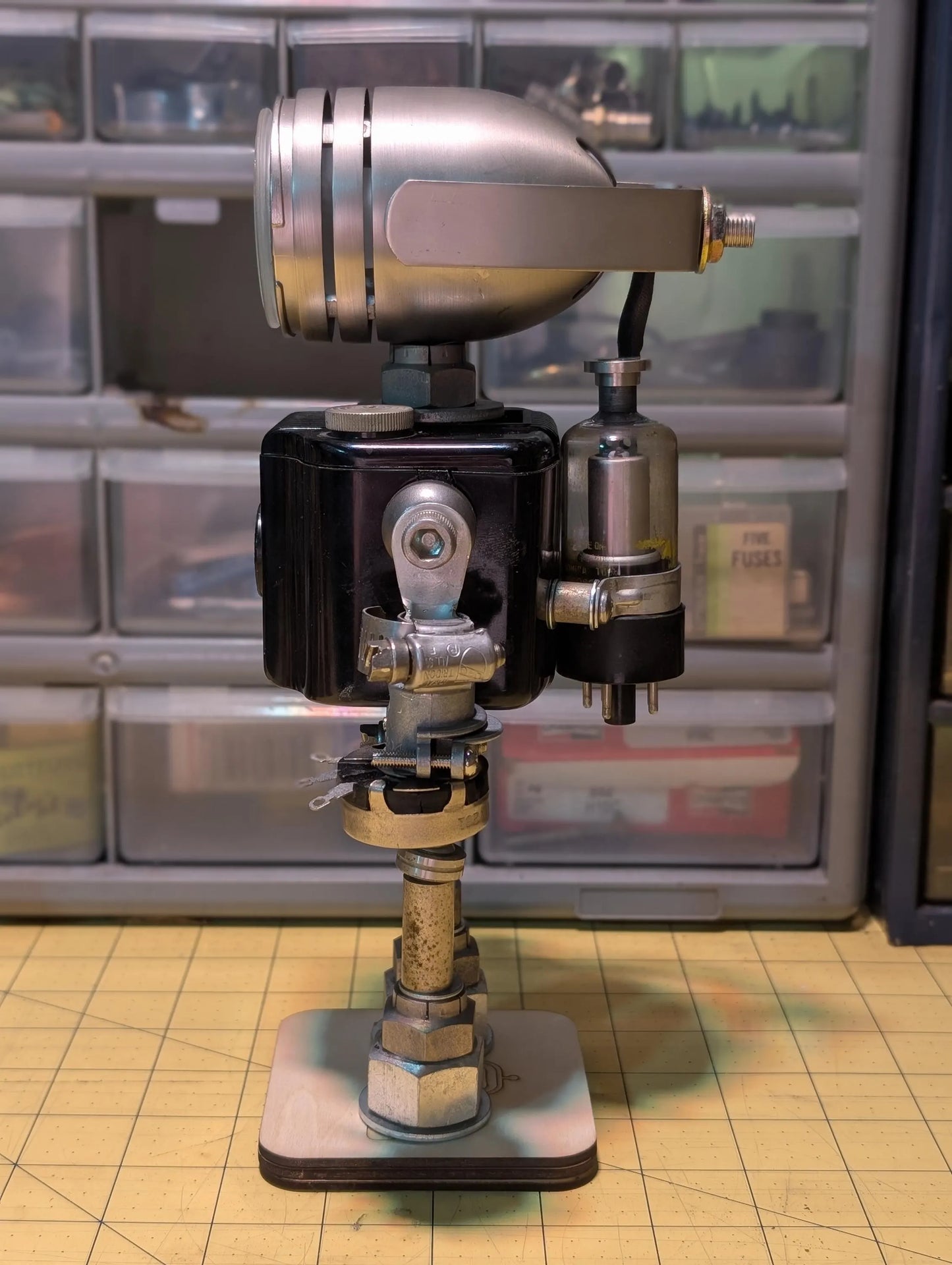 Vintage Browning Camera Robot - R3BOTS