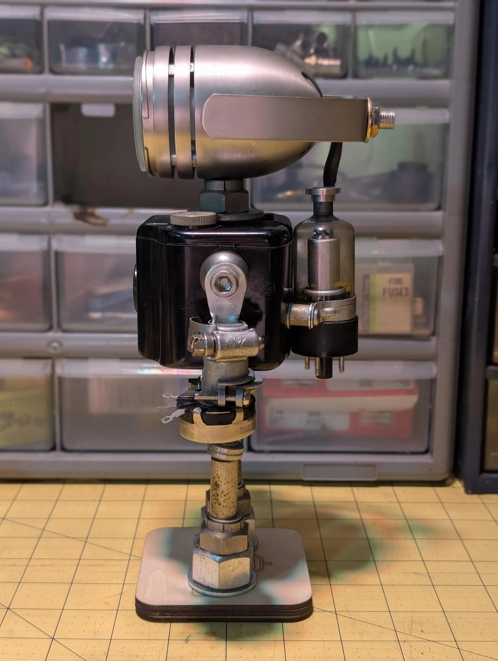 Vintage Browning Camera Robot - R3BOTS