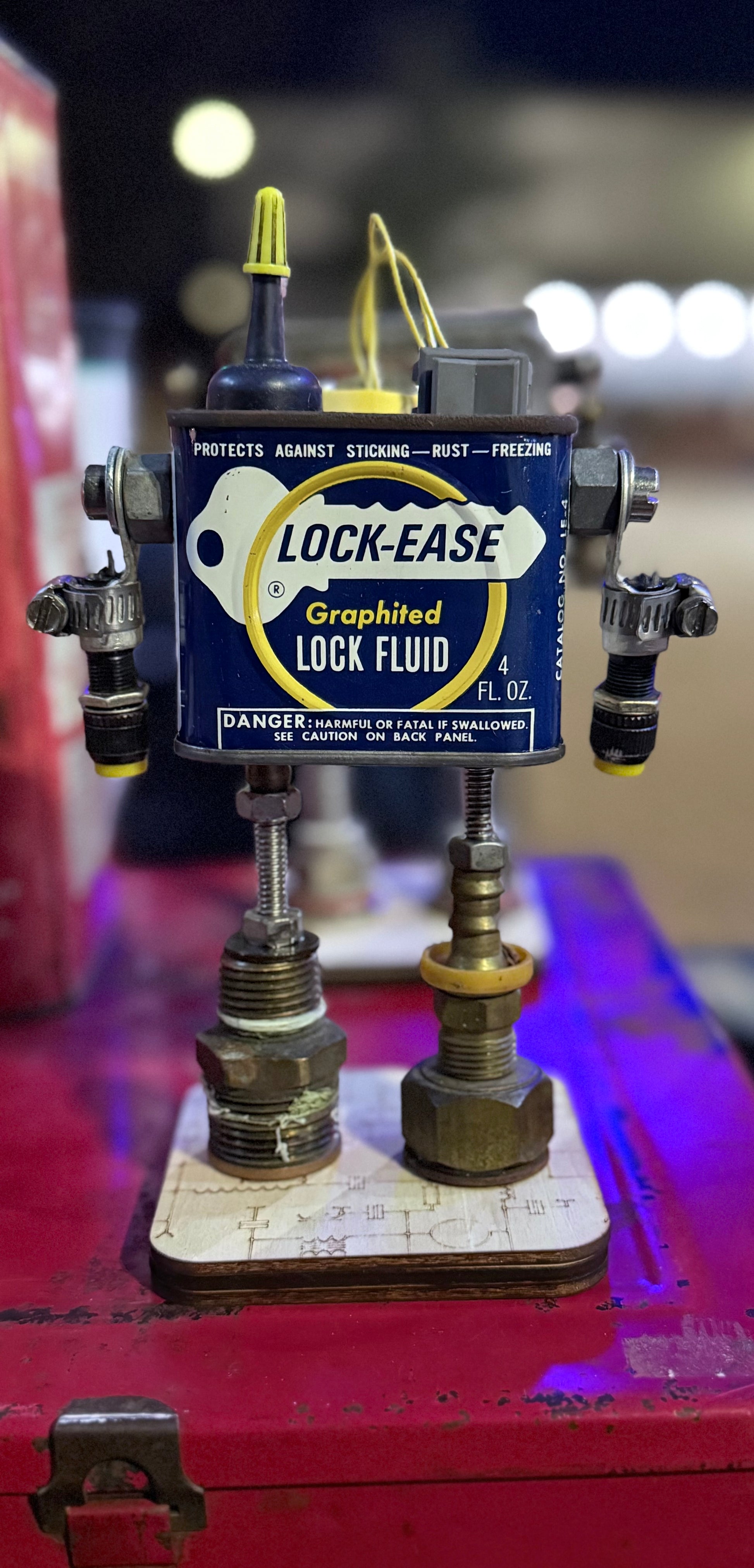 Lock Ease Tin Figurine - R3BOTS