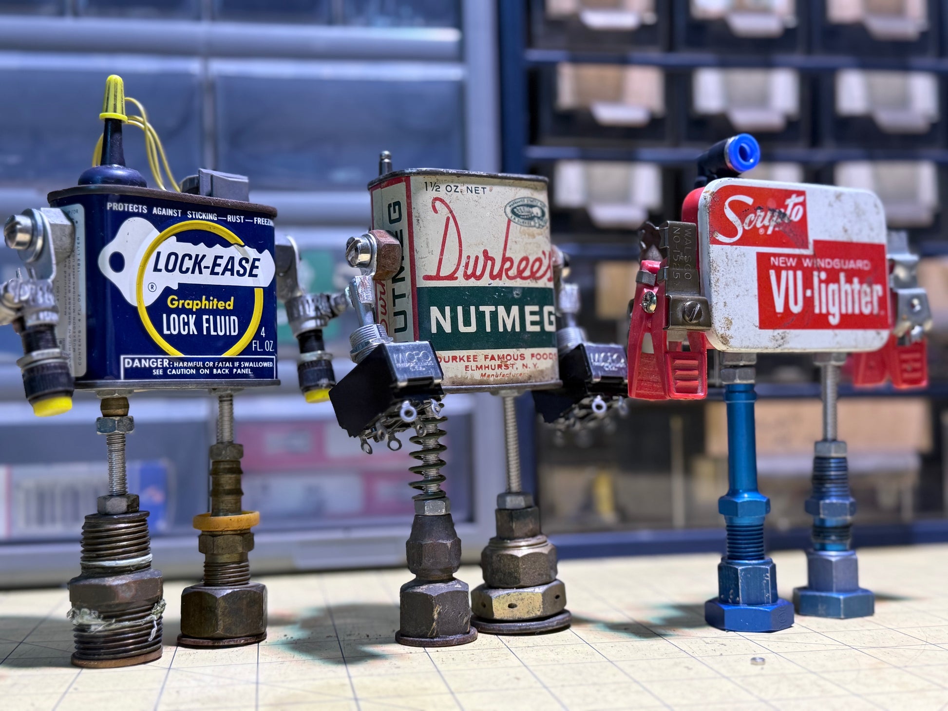 Lock Ease Tin Figurine - R3BOTS