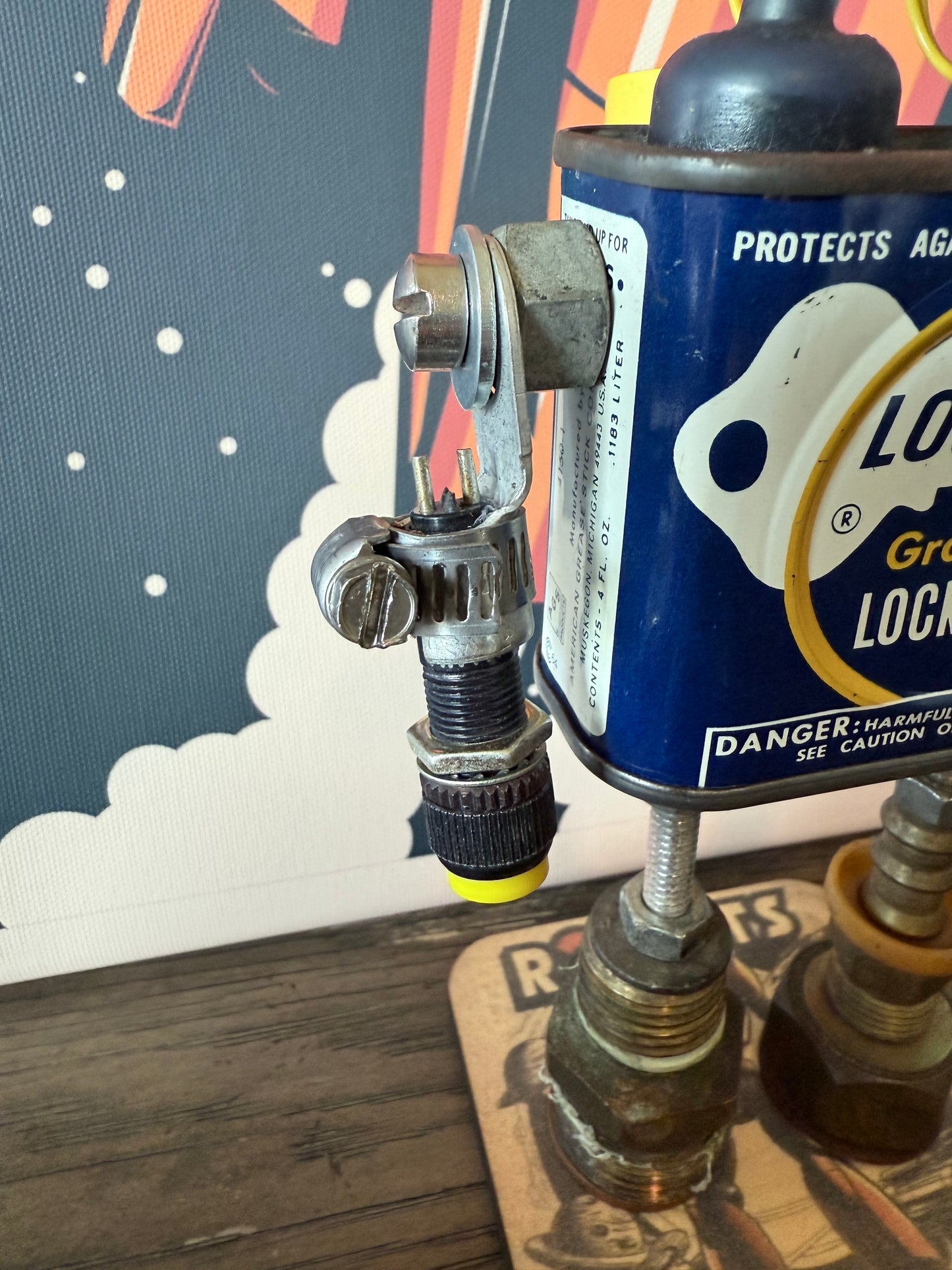 Lock Ease Tin Figurine - R3BOTS