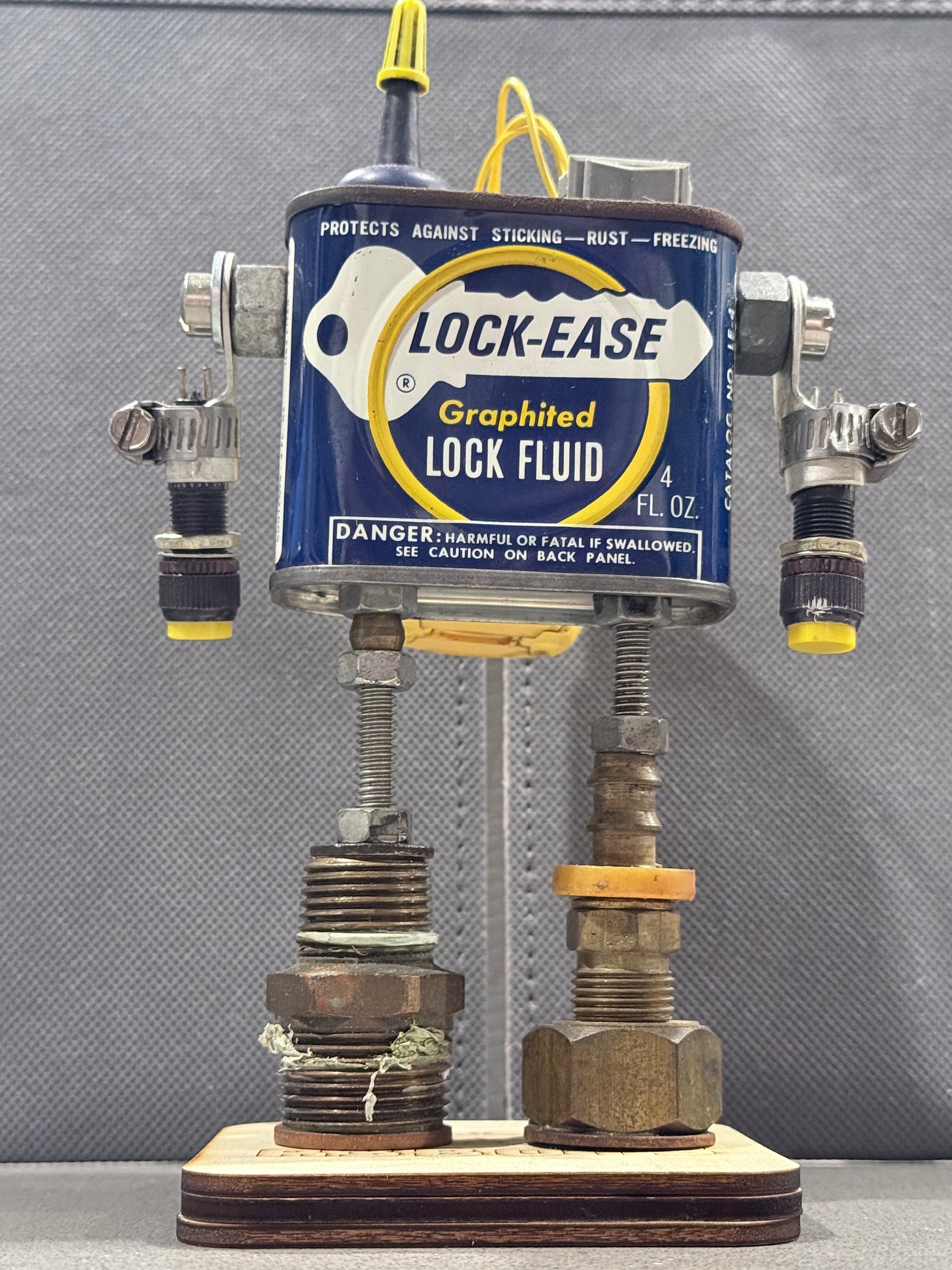 Lock Ease Tin Figurine - R3BOTS